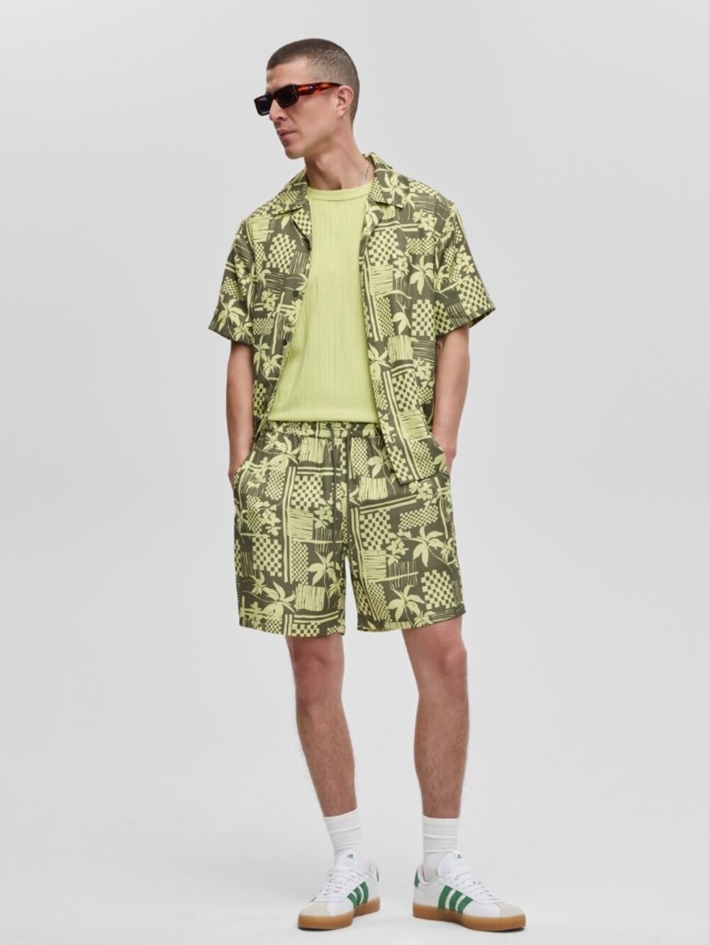 Mode of One Men's Vacation Palm Pull-on Shorts, Macy's - Wild Ivy NWT
